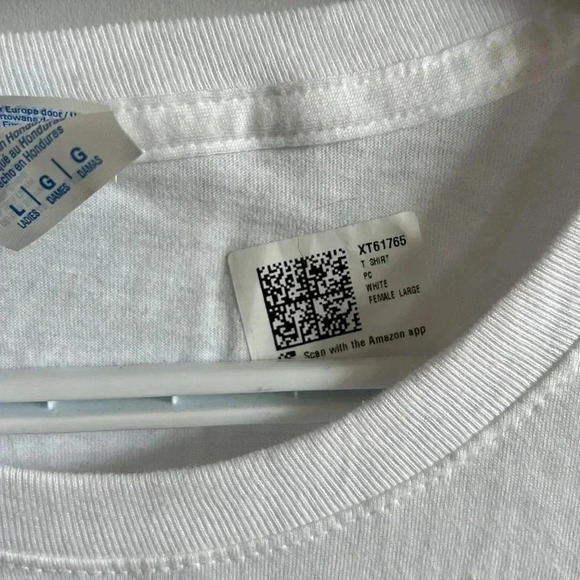 NWT  Tshirt - Picture 3 of 3